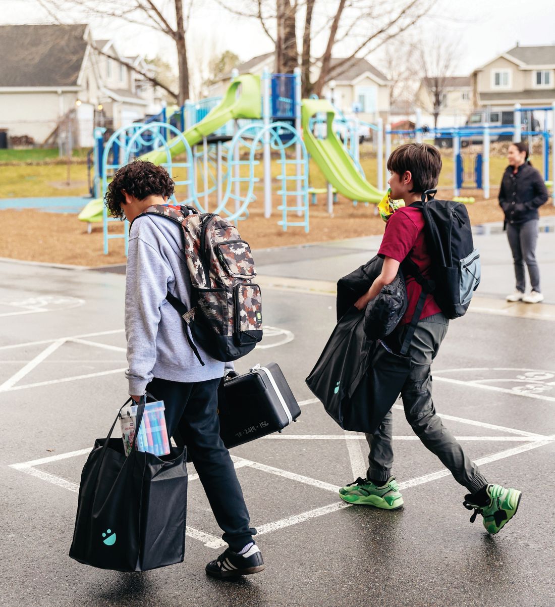 Students walk home carrying USANA Kids Eat bags